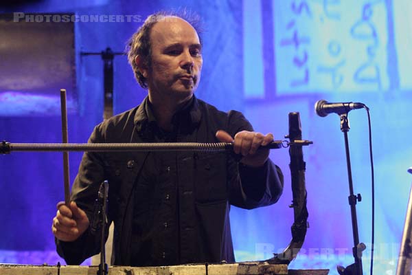 EINSTURZENDE NEUBAUTEN - 2008-05-12 - PARIS - Le Bataclan - Andrew Chudy